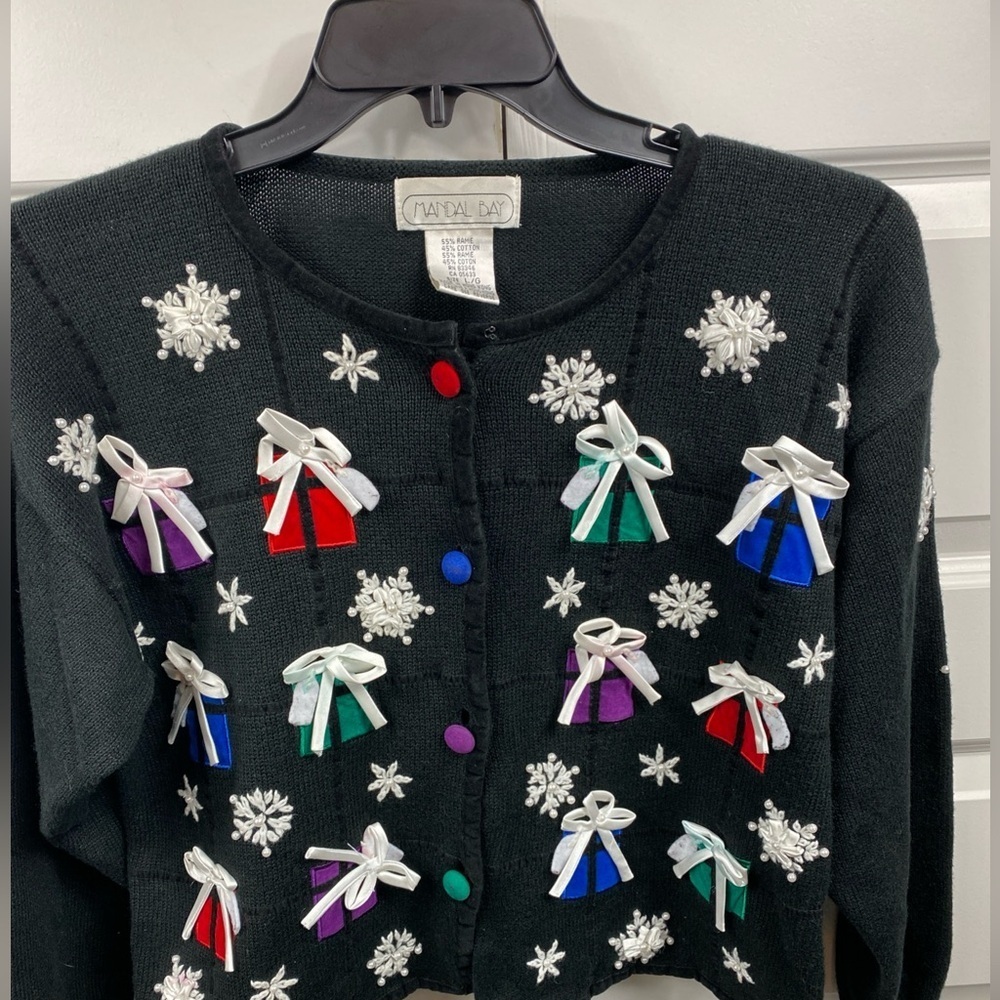 Vintage Mandal Bay Christmas Present Appliqué Sweater Large Holiday Multicolor